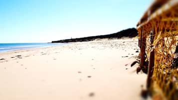 Una spiaggia nelle vicinanze, teli da spiaggia