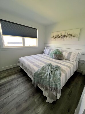 3 室のベッドルーム、デスク、アイロン / アイロン台、旅行用ベビーベッド