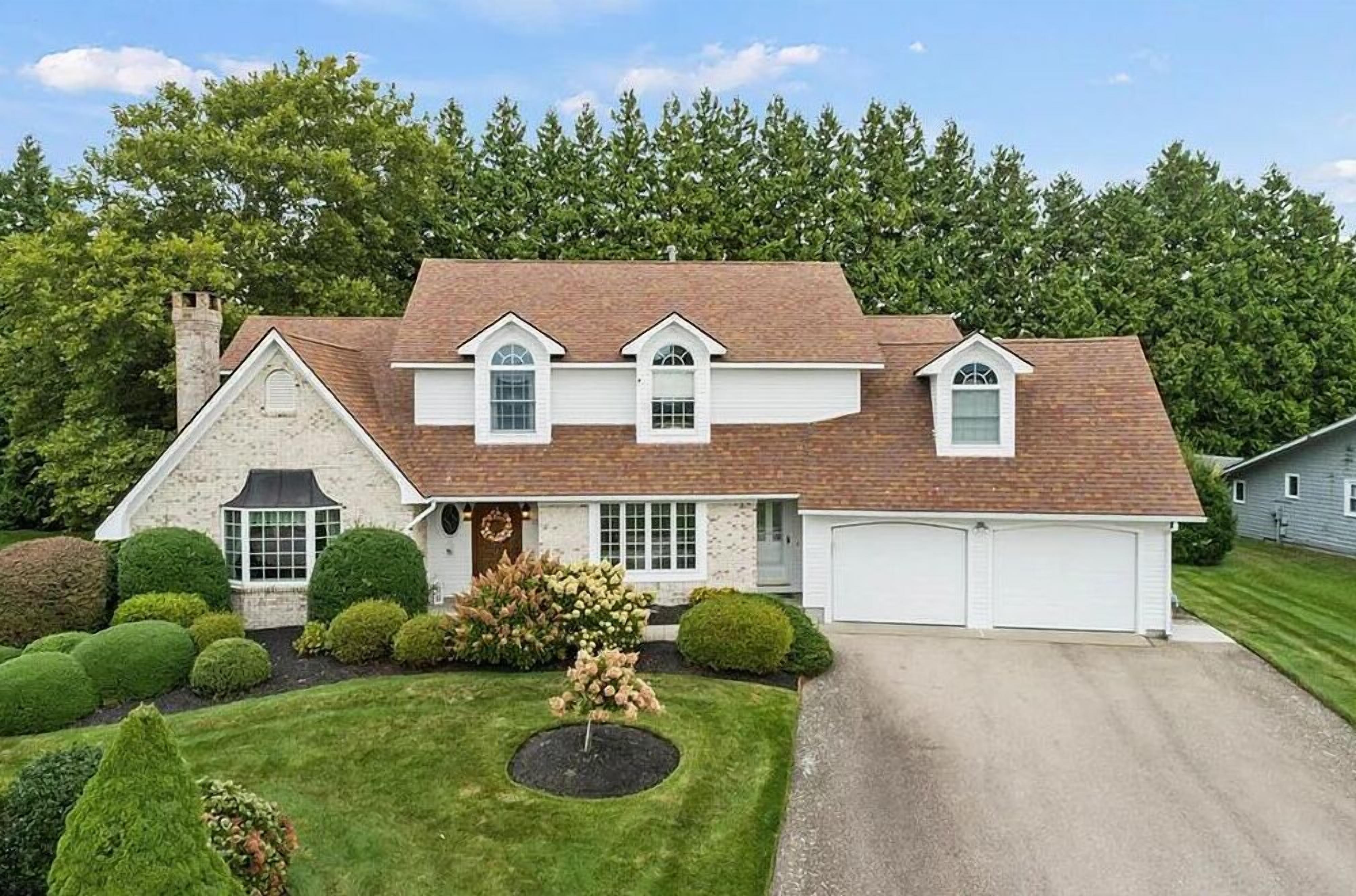 Gorgeous Eastward Look Estate!