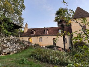 Exterior - Colorful country house with spacious garden, extra-large pool and forest  (Puy-l’Évêque)