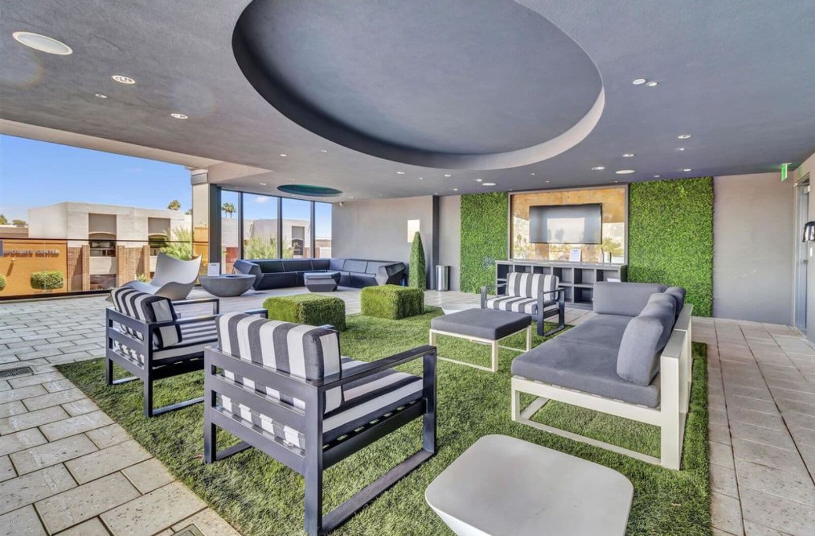 Entertainment District Luxury 2200 sq ft Condo - Heart of Old Town Scottsdale