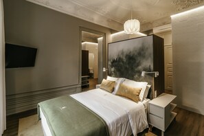 4 bedrooms, individually furnished, desk, laptop workspace