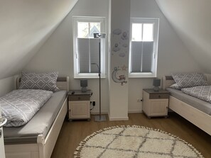 2 bedrooms, iron/ironing board, free WiFi, bed sheets