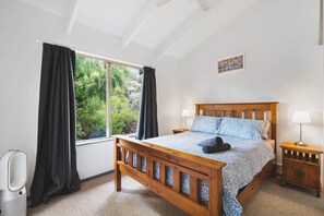 4 quartos, ferros/tábuas de passar roupa, berço de viagem