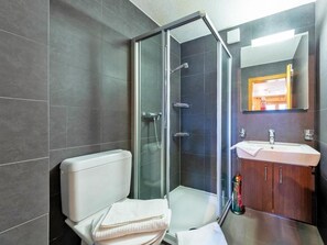 Bathtub - Chalet, wifi, 200m from resort center, view mountain, balcony, fireplace or stove, tv, ski locker (Les Collons)