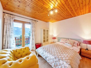 4 bedrooms, WiFi - Chalet, wifi, 200m from resort center, view mountain, balcony, fireplace or stove, tv, ski locker (Les Collons)