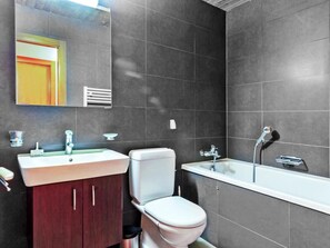 Bathtub - Chalet, wifi, 200m from resort center, view mountain, balcony, fireplace or stove, tv, ski locker (Les Collons)