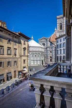 Front of property - duomo palace (Florence)