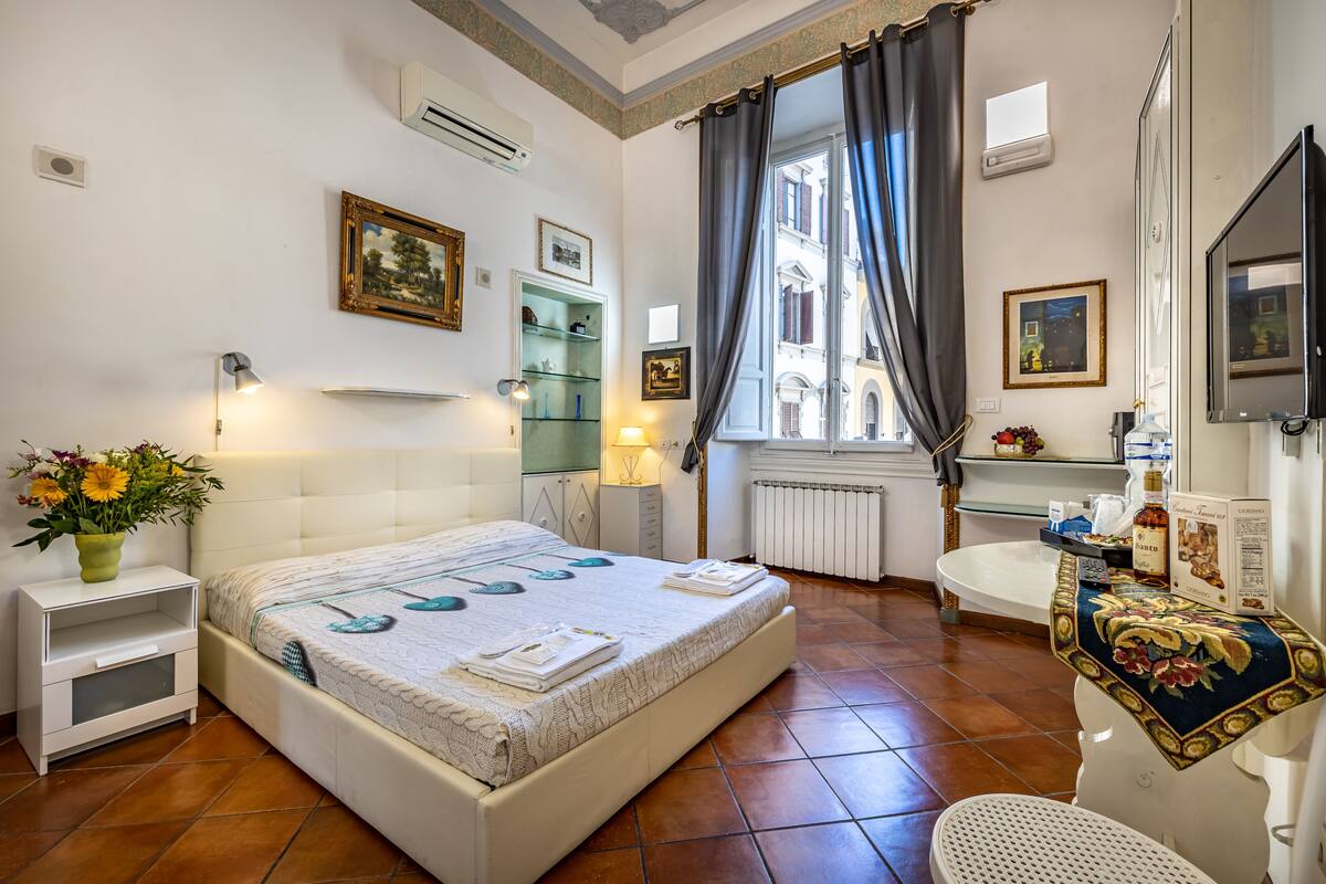 Deluxe Room | Premium bedding, in-room safe, blackout drapes, iron/ironing board