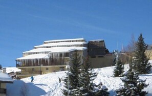 Exterior - At the foot of shops, 2nd floor, view panoramic, balcony, tv, ski locker, 55m², Auris en Oisans (Auris)