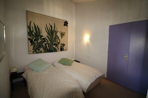 2 bedrooms, WiFi, bed sheets
