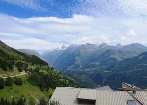 Miscellaneous - At the foot of shops, 2nd floor, view panoramic, balcony, tv, ski locker, 55m², Auris en Oisans (Auris)