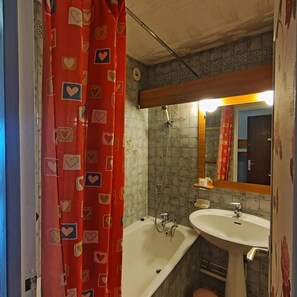 Bathtub