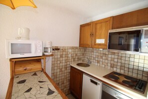 Réfrigérateur, micro-ondes, four, lave-vaisselle