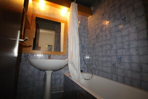 Bathtub