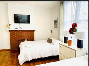 1 quarto, escrivaninha, Wi-Fi, roupa de cama