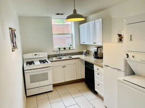 Microwave, dishwasher, coffee/tea maker, electric kettle - F Large well decorated apt , center of Short North ,steps from Convention center (Columbus)