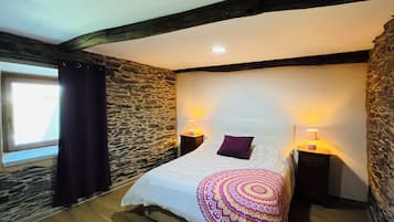 1 slaapkamer, een strijkplank/strijkijzer, reisbedje, gratis wifi