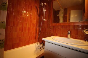 Bathtub