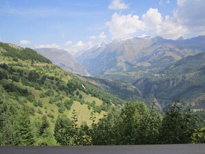 View from property - View mountain, balcony, parking, tv, ski locker, 23m², Auris en Oisans (Auris)