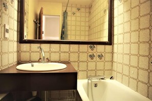 Bathtub