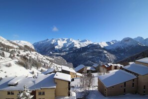 Property grounds - Ski-in/ski-out & foot of the slopes, 5th floor, balcony, tv, ski locker, 27m², Auris en Oisans (Auris)