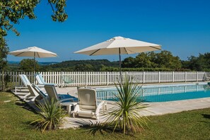 Pool - Chateau Bellevue - Eight Bedroom Castle, Sleeps 16 (Sainte-Marie-de-Gosse)
