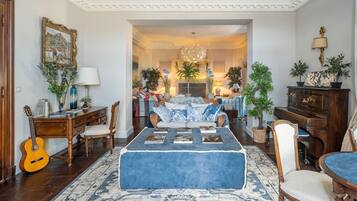 Een smart-tv en een dvd-speler