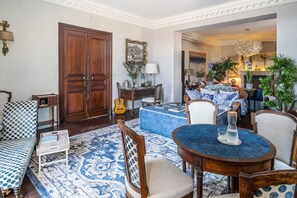 Interior - Chateau Bellevue - Eight Bedroom Castle, Sleeps 16 (Sainte-Marie-de-Gosse)