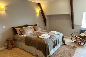 6 dormitorios, tabla de planchar con plancha, Internet y ropa de cama