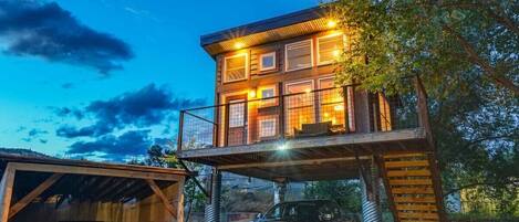 المنشأة من الخارج