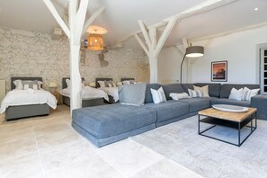 7 bedrooms, iron/ironing board, Internet, bed sheets - Manoir Campagnard - Seven Bedroom Villa, Sleeps 16 (Pinel-Hauterive)