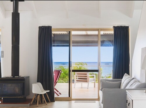 Oceanview Loft by Peppy Beach Retreats® (6 Adults), Oceanview Loft