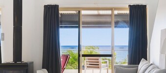 Oceanview Loft by Peppy Beach Retreats® (6 Adults), Oceanview Loft