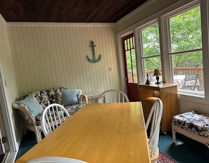Interior - Park Place Cottage (Mahtomedi)