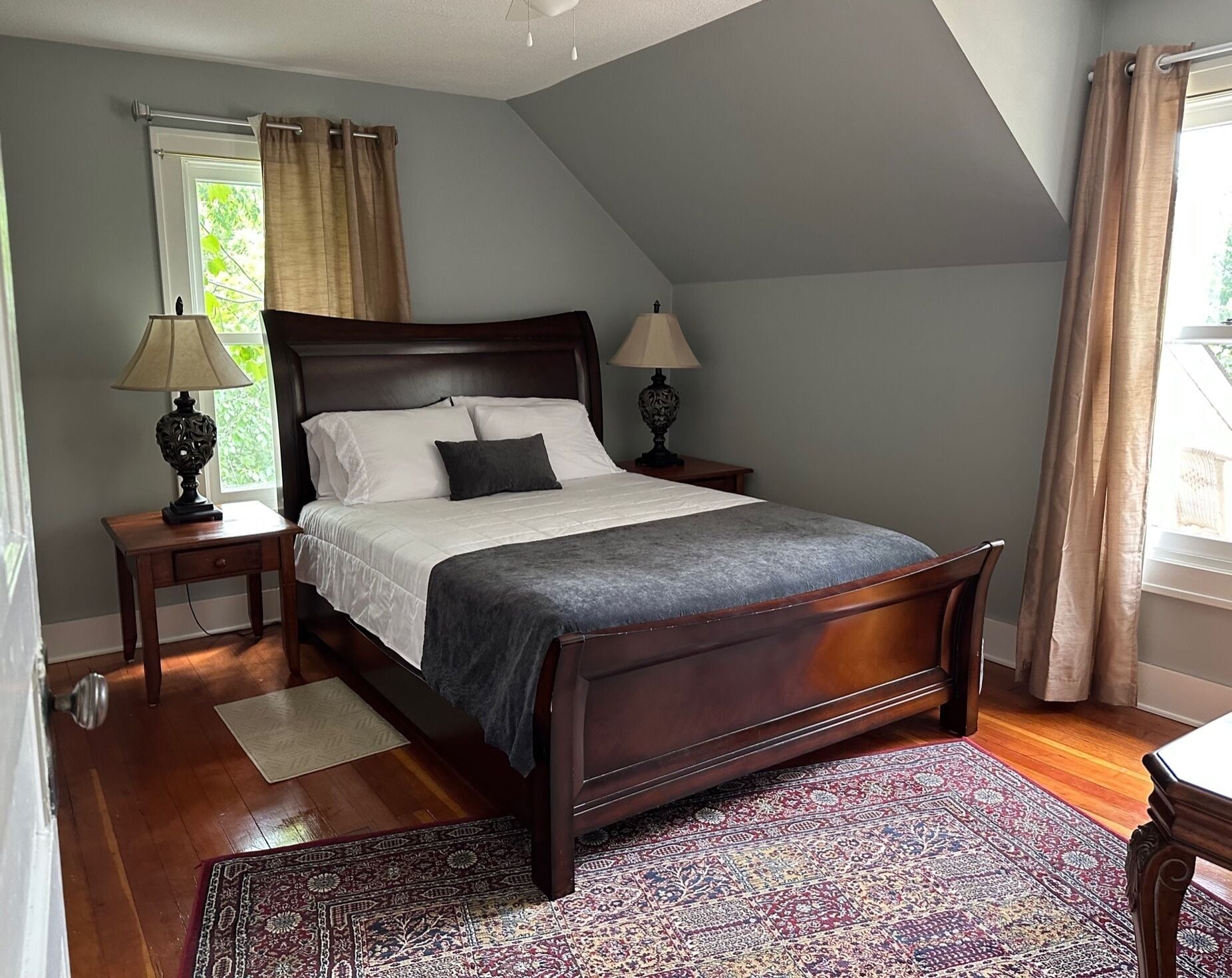 5 bedrooms, desk, iron/ironing board, free WiFi