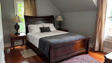 5 bedrooms, desk, iron/ironing board, free WiFi