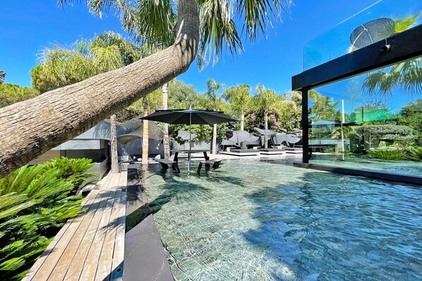 Outdoor pool, a heated pool - Spectacular villa with exceptional design features for 10 people (Sète)