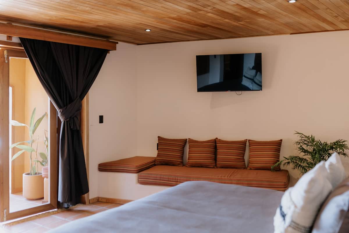 PALMA MASTER | Premium bedding, minibar, in-room safe, blackout drapes