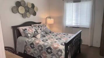 3 Schlafzimmer, Schreibtisch, Bügeleisen/Bügelbrett, kostenloses WLAN