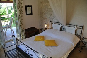 4 dormitoris, caixa forta a l'habitació i planxa i posts de planxar 