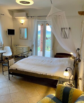 4 dormitoris, caixa forta a l'habitació i planxa i posts de planxar 