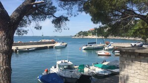 A marina with several boats docked, a stone wall, and a clear view of the sea. - Very nice detached country house TOPAZ near Porec, climate, 5 min. to the sea (Porec)