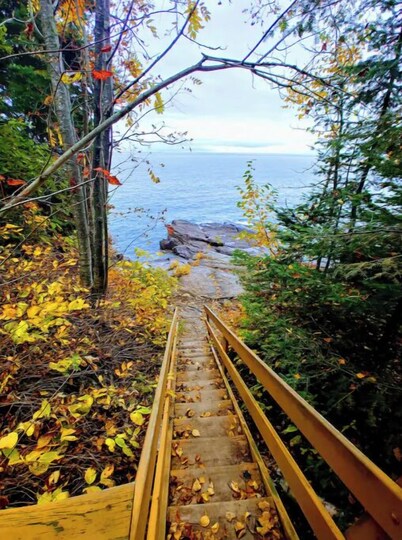 Cozy Timber Trails on Lake Superior