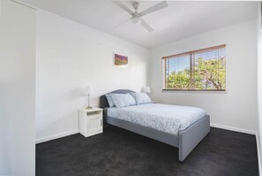 2 bedrooms, iron/ironing board, travel cot, Internet