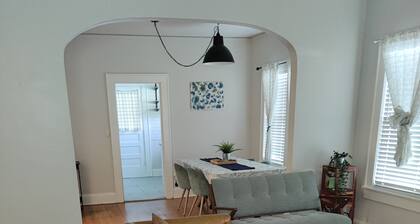 Mid Century Bungalow Minutes from Downtown