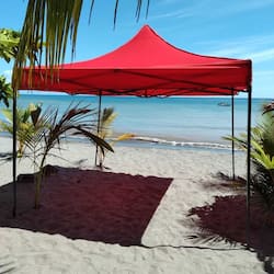 Trên bãi biển, lều miễn phí