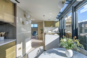 RÃŒGH Penthouse Suite | Dining room