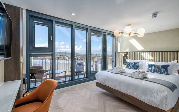 Penthouse de lujo | Ropa de cama hipoalergénica y caja de seguridad en la habitación