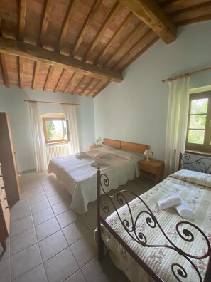 5 bedrooms, iron/ironing board, free WiFi, bed sheets - Exclusive villa near Vinci in private grounds with amazing views and great pool (Lamporecchio)